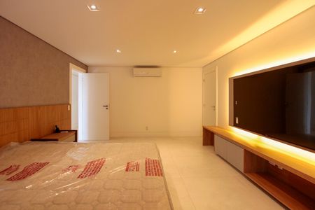 Casa de condomínio à venda com 850m², 4 quartos e 6 vagasQuarto 1 suíte master