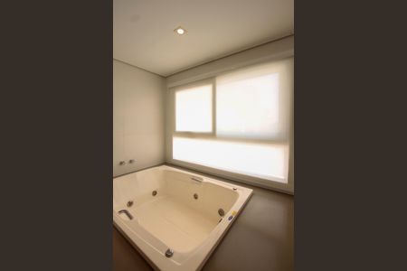 Casa de condomínio à venda com 850m², 4 quartos e 6 vagasBanheiro suite 1 master 