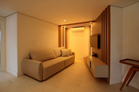 Casa de condomínio à venda com 850m², 4 quartos e 6 vagasSala de tv