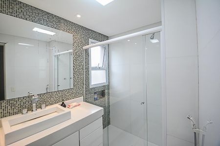 Apartamento à venda com 242m², 4 quartos e 3 vagasBanheiro da Suíte 2