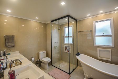 Apartamento à venda com 242m², 4 quartos e 3 vagasBanheiro da Suíte 1