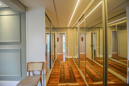 Apartamento à venda com 242m², 4 quartos e 3 vagasSuíte 1