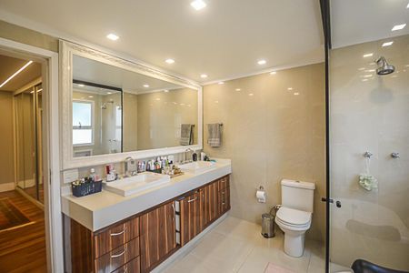 Apartamento à venda com 242m², 4 quartos e 3 vagasBanheiro da Suíte 1