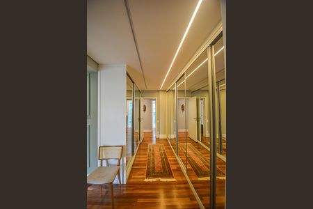 Apartamento à venda com 242m², 4 quartos e 3 vagasSuíte 1