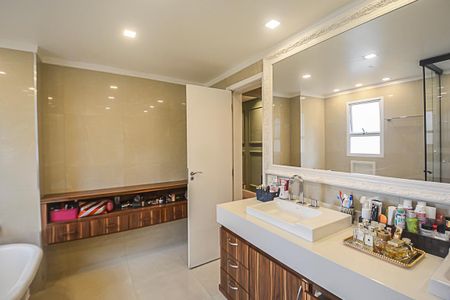 Apartamento à venda com 242m², 4 quartos e 3 vagasBanheiro da Suíte 1