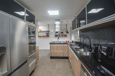 Apartamento à venda com 242m², 4 quartos e 3 vagasCozinha