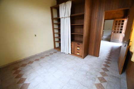 Casa de condomínio para alugar com 487m², 4 quartos e 3 vagasEdícula