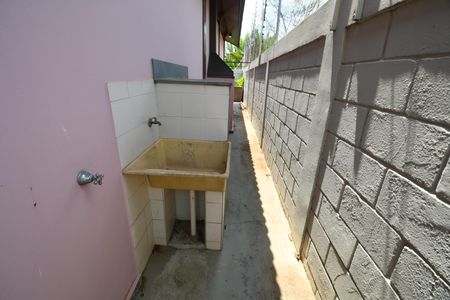 Casa de condomínio para alugar com 487m², 4 quartos e 3 vagasEdícula