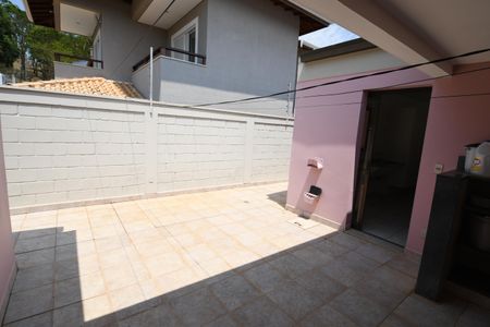 Casa de condomínio para alugar com 487m², 4 quartos e 3 vagasÁrea de Serviço