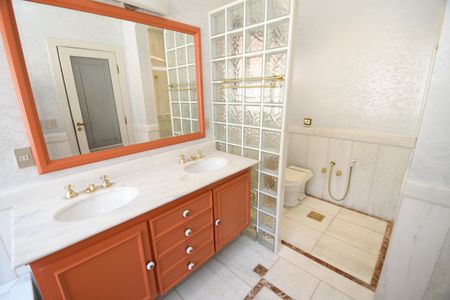 Casa de condomínio para alugar com 487m², 4 quartos e 3 vagasBanheiro da Suíte 3