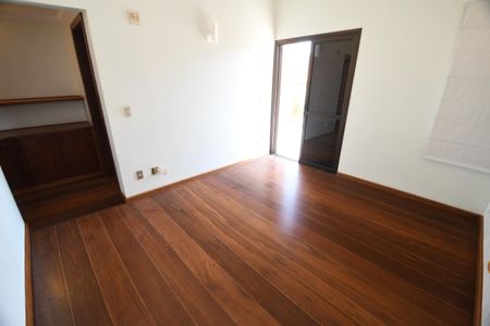 Casa de condomínio para alugar com 487m², 4 quartos e 3 vagasSuíte 2