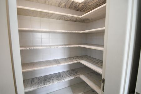 Casa de condomínio para alugar com 487m², 4 quartos e 3 vagasCozinha