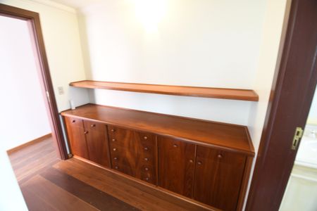 Casa de condomínio para alugar com 487m², 4 quartos e 3 vagasSuíte 2