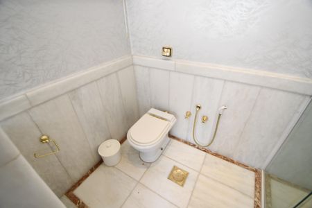 Casa de condomínio para alugar com 487m², 4 quartos e 3 vagasBanheiro da Suíte 3