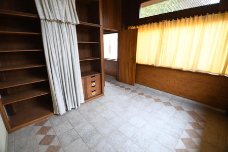 Casa de condomínio para alugar com 487m², 4 quartos e 3 vagasEdícula