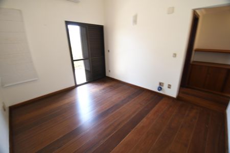 Casa de condomínio para alugar com 487m², 4 quartos e 3 vagasSuíte 1