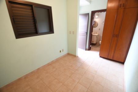 Casa de condomínio para alugar com 487m², 4 quartos e 3 vagasEdícula