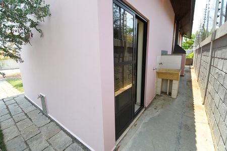 Casa de condomínio para alugar com 487m², 4 quartos e 3 vagasEdícula