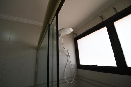 Casa de condomínio para alugar com 487m², 4 quartos e 3 vagasBanheiro da Suíte 2