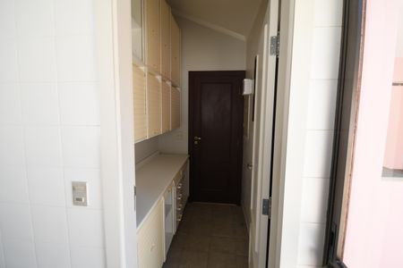 Casa de condomínio para alugar com 487m², 4 quartos e 3 vagasÁrea de Serviço