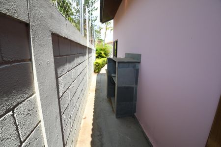 Casa de condomínio para alugar com 487m², 4 quartos e 3 vagasEdícula