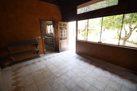Casa de condomínio para alugar com 487m², 4 quartos e 3 vagasEdícula