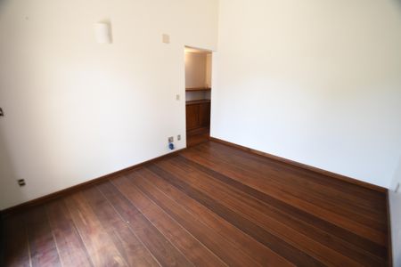 Casa de condomínio para alugar com 487m², 4 quartos e 3 vagasSuíte 1