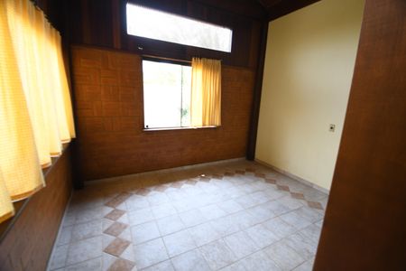 Casa de condomínio para alugar com 487m², 4 quartos e 3 vagasEdícula