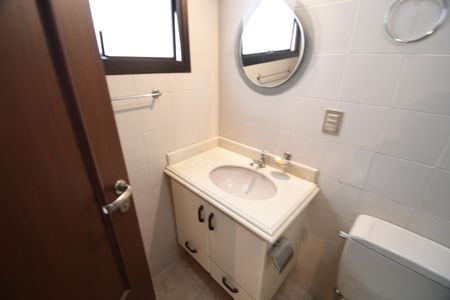 Casa de condomínio para alugar com 487m², 4 quartos e 3 vagasEdícula