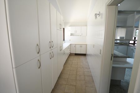 Casa de condomínio para alugar com 487m², 4 quartos e 3 vagasÁrea de Serviço