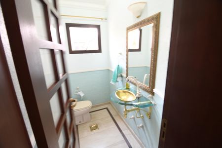 Casa de condomínio para alugar com 487m², 4 quartos e 3 vagasLavabo