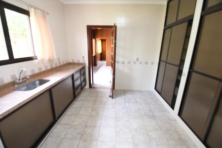 Casa de condomínio para alugar com 487m², 4 quartos e 3 vagasEdícula