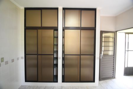 Casa de condomínio para alugar com 487m², 4 quartos e 3 vagasEdícula