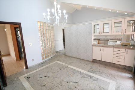 Casa de condomínio para alugar com 487m², 4 quartos e 3 vagasCozinha