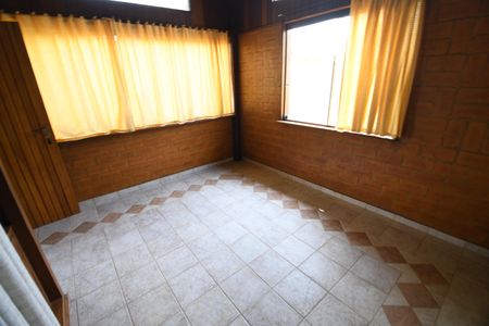 Casa de condomínio para alugar com 487m², 4 quartos e 3 vagasEdícula