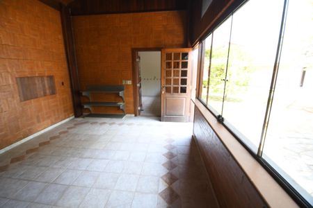 Casa de condomínio para alugar com 487m², 4 quartos e 3 vagasEdícula