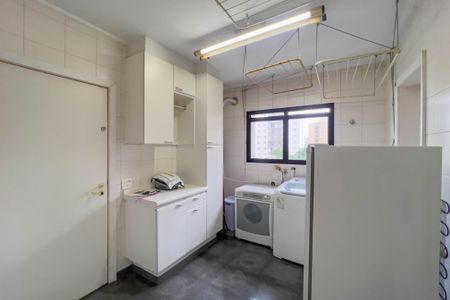 Apartamento à venda com 266m², 3 quartos e 3 vagasÁrea de serviço 