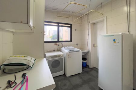 Apartamento à venda com 266m², 3 quartos e 3 vagasÁrea de serviço 