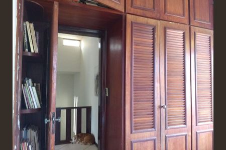 Casa à venda com 3 quartos, 235m² em Piratininga, Niterói