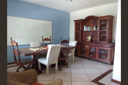 Casa à venda com 3 quartos, 235m² em Piratininga, Niterói