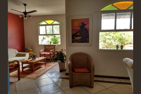 Casa à venda com 3 quartos, 235m² em Piratininga, Niterói