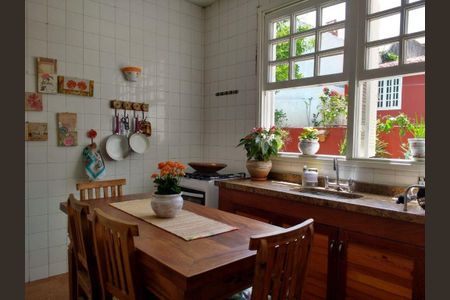 Casa à venda com 3 quartos, 235m² em Piratininga, Niterói