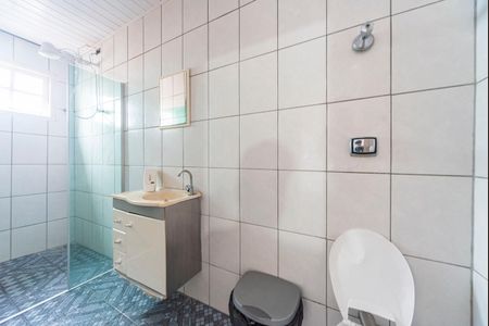 Casa para alugar com 315m², 3 quartos e 8 vagas Casa para alugar com 315m², 3 quartos e 8 vagasBanheiro da Edícula