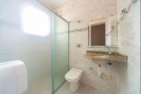 Casa para alugar com 315m², 3 quartos e 8 vagas Casa para alugar com 315m², 3 quartos e 8 vagasBanheiro da Suíte