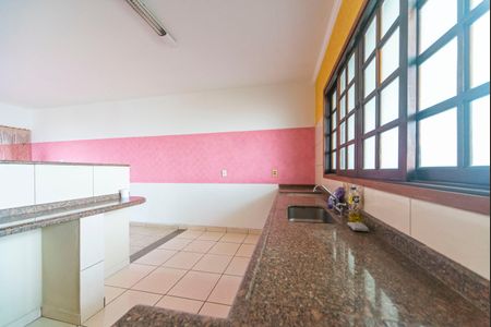 Casa para alugar com 315m², 3 quartos e 8 vagas Casa para alugar com 315m², 3 quartos e 8 vagasCozinha