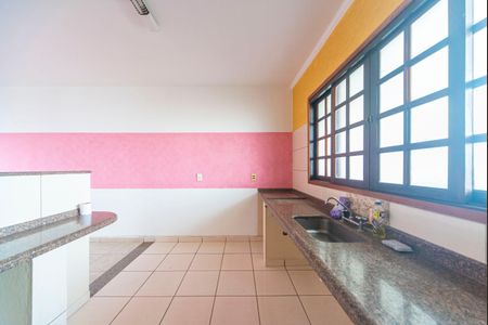 Casa para alugar com 315m², 3 quartos e 8 vagas Casa para alugar com 315m², 3 quartos e 8 vagasCozinha