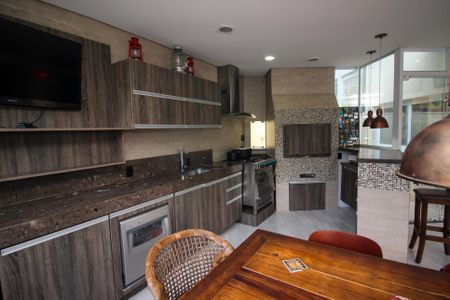 Casa de condomínio à venda com 218m², 4 quartos e 2 vagasVaranda gourmet