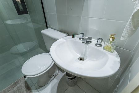 Apartamento à venda com 67m², 3 quartos e 1 vaga Apartamento à venda com 67m², 3 quartos e 1 vagaBanheiro Social