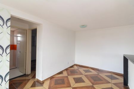 Sala de apartamento para alugar com 2 quartos, 45m² em Vila Carmosina, São Paulo