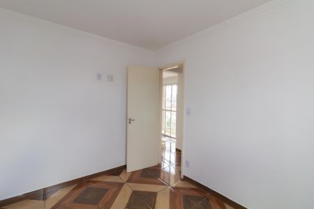 Quarto 1 de apartamento para alugar com 2 quartos, 45m² em Vila Carmosina, São Paulo